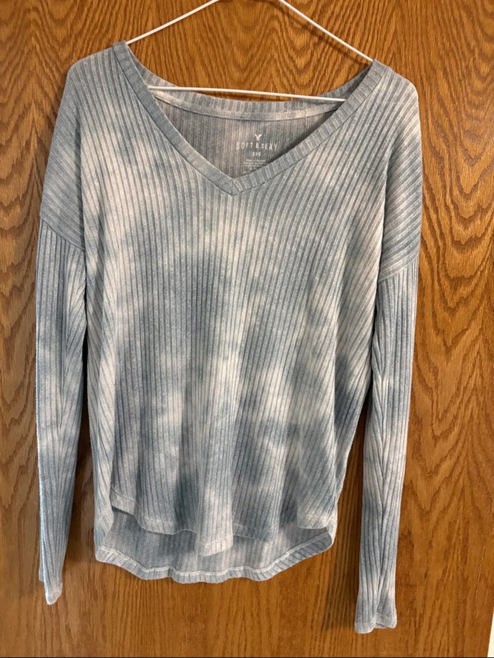 American Eagle Soft & Sexy Ribbed V-Neck Long Sleeve Top - Faded Blue Tie-Dye